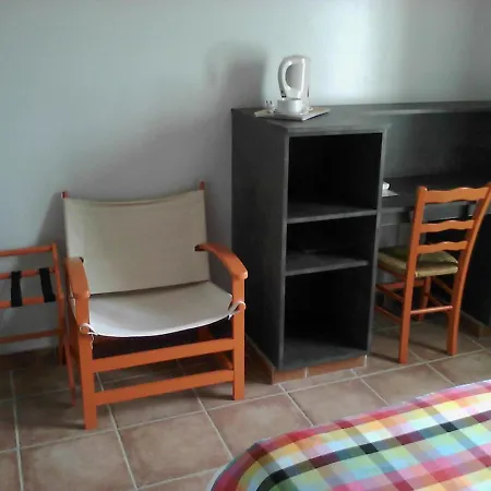 Une chambre de la magnanerie sans petit déjeuner * Saint-Geniès-de-Comolas